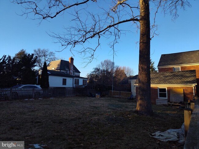 Building Photo - 1000 Janney's Ln