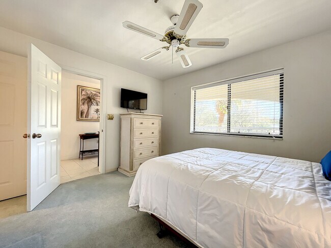 Building Photo - 462 Bouchelle Dr