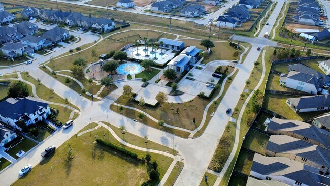 Building Photo - 10719 Klaria Cres Ct