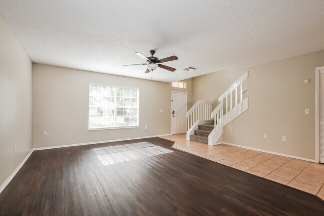 Building Photo - 985 Eagles Forrest Dr