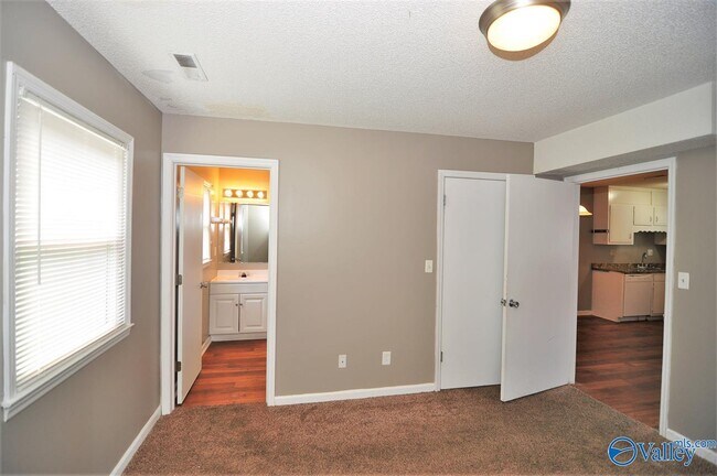 Building Photo - 3911 Talwell Dr SW
