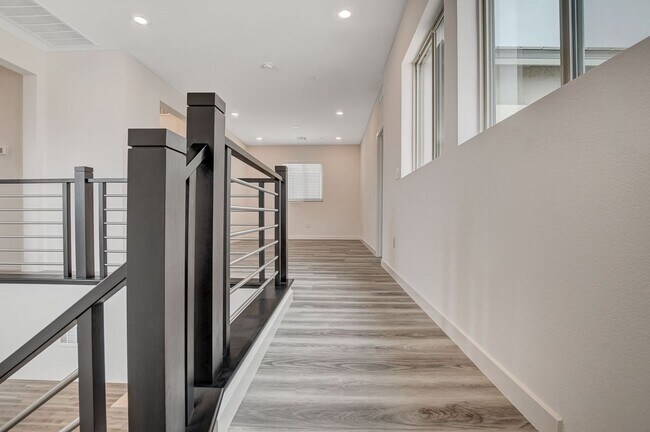 Building Photo - Spacious 3-Bed Summerlin Home with Den, Lo...