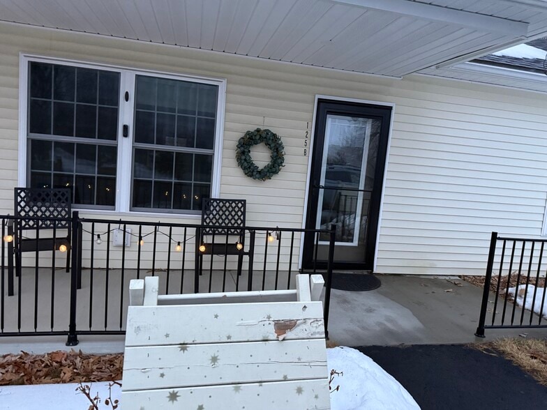 Front Entrance - 125 High St