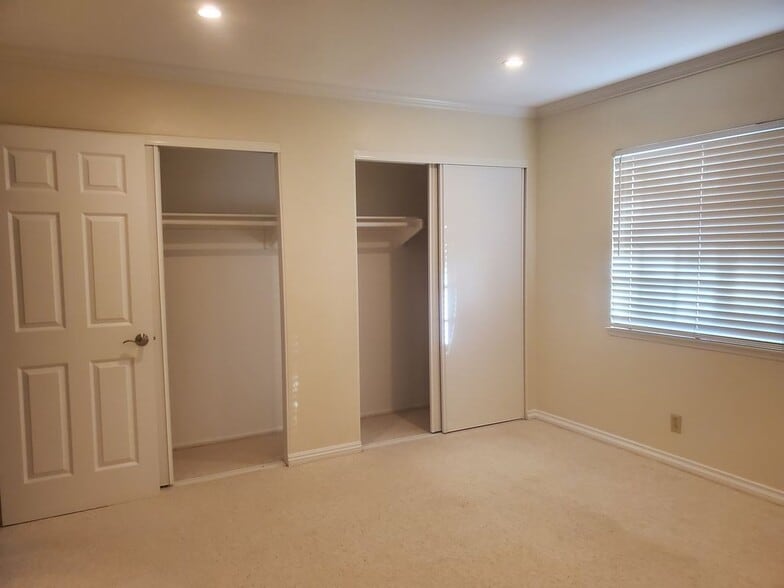 Building Photo - 6695 Indianbroom Ct