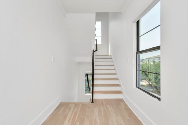 Building Photo - 5735 Winsome Ln