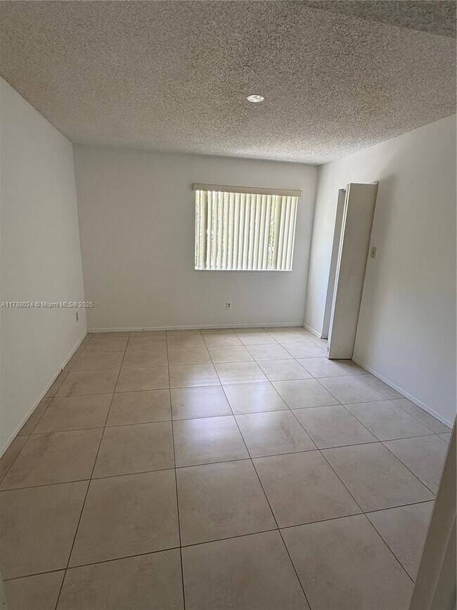 Building Photo - 10521 SW 158th Ct