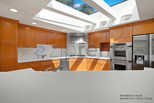 Building Photo - 18463 Almond Rd
