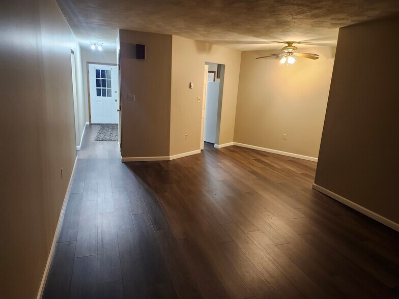 Building Photo - 2448 Wilshire Dr