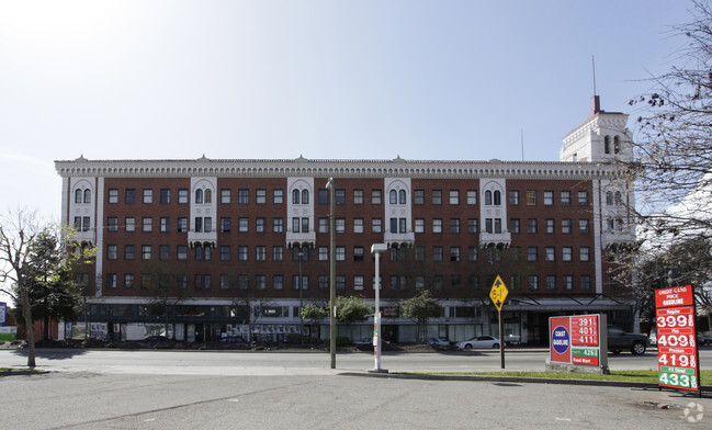 Building Photo - California Hotel