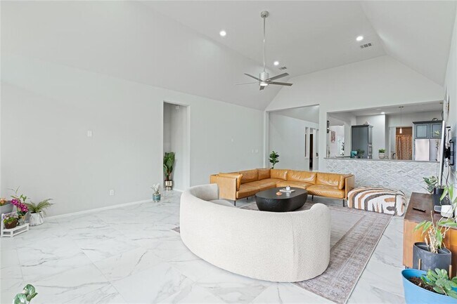 Building Photo - 119 Fortuna Ct