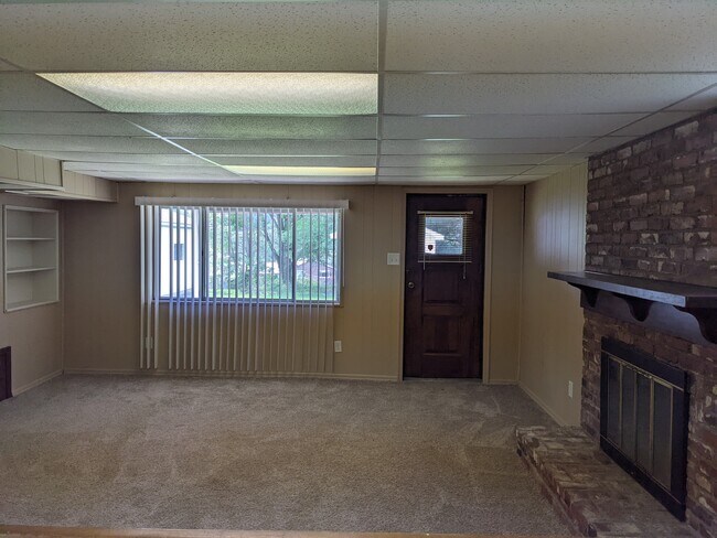 Building Photo - 3002 Mintwood Dr