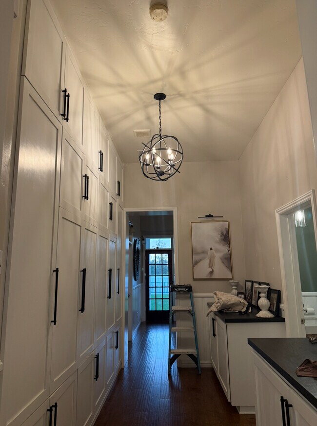 Building Photo - 42405 Ivy St