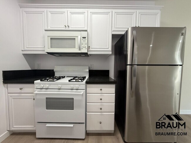 Building Photo - 10849 Fruitland Dr
