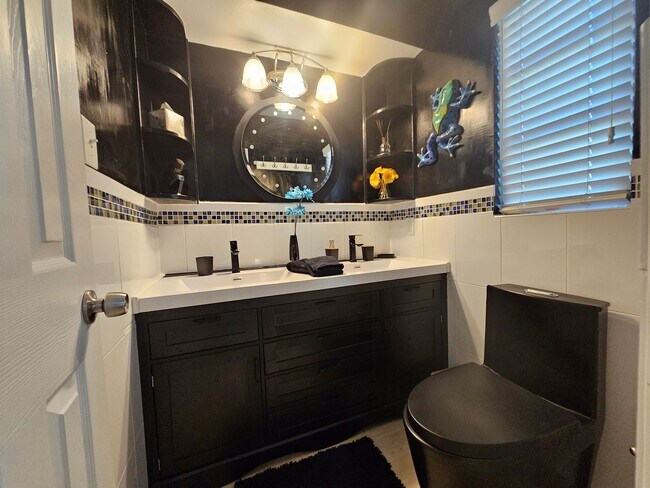 Building Photo - Luxury Private Suite in Allendale – Furnished & All-Inclusive