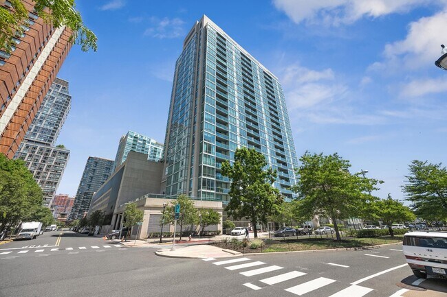 Building Photo - 20 Newport Pkwy