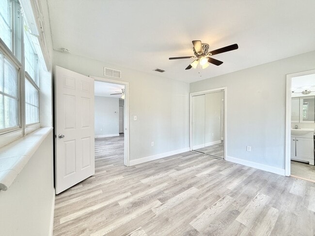 Building Photo - 9401 88th Way N