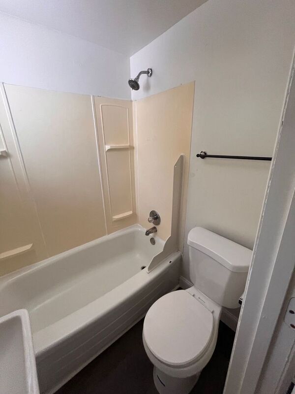 Building Photo - 107 E 33rd St