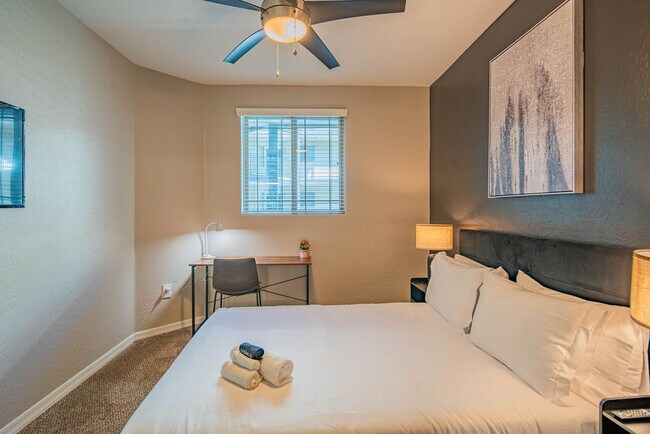 Building Photo - 1275 E University Dr