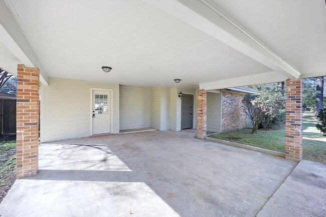 Building Photo - 8900 Shadow Bluff Ave