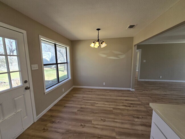 Building Photo - Charming Newly Remodeled Rental Home in a Quiet Neighborhood