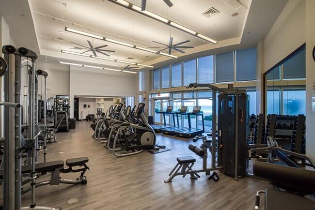 Building Photo - 18911 Collins Ave