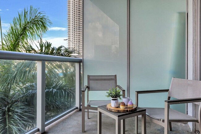 Building Photo - 2602 E Hallandale Beach Blvd