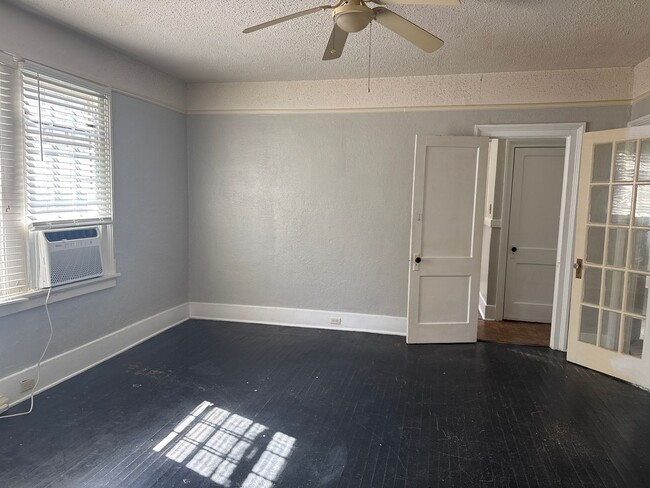 Building Photo - Now Renting! Close to Summervilile and Medical District