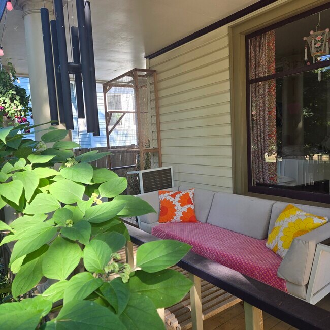 Porch hang zone - 555 N Simpson St