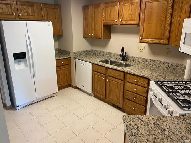 Building Photo - 2245 Sandpiper Ct N