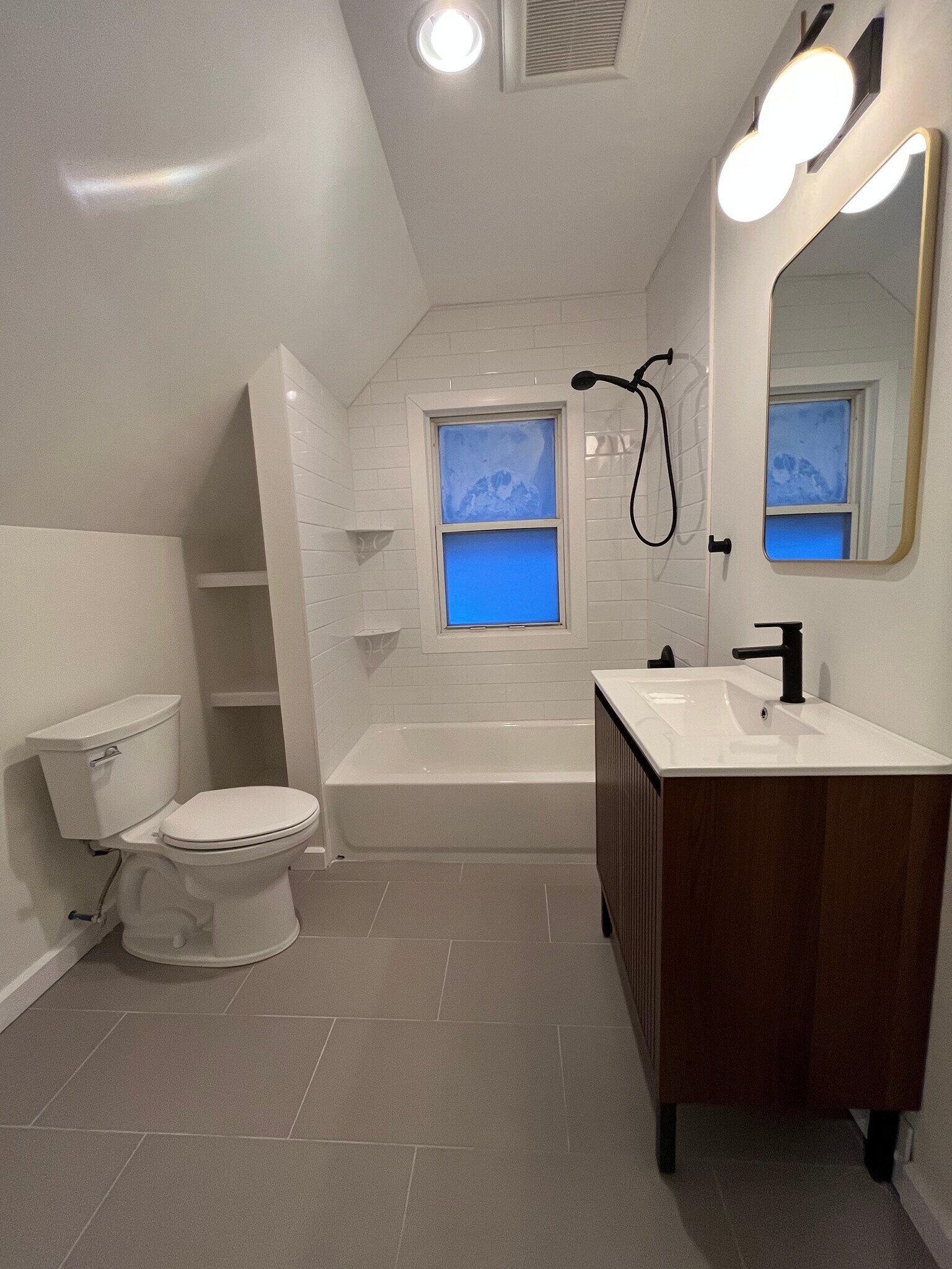 Building Photo - 3408 Parklane Dr