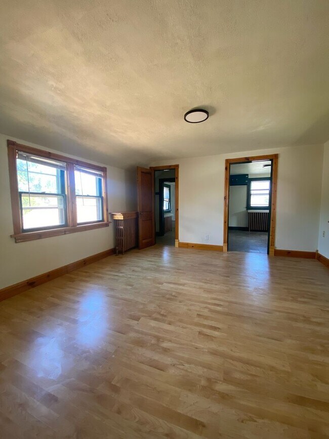 Building Photo - 1717 Iowa St