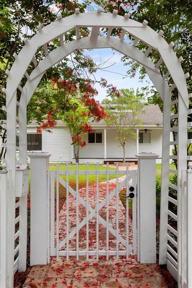 Building Photo - 3945 Loquat Ave