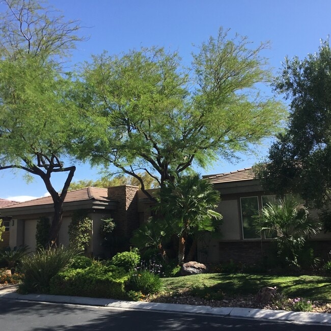 Building Photo - LUXURY LIVING W/ LAS VEGAS STRIP VIEWS!!