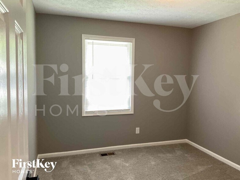 Building Photo - 816 Broadview Dr