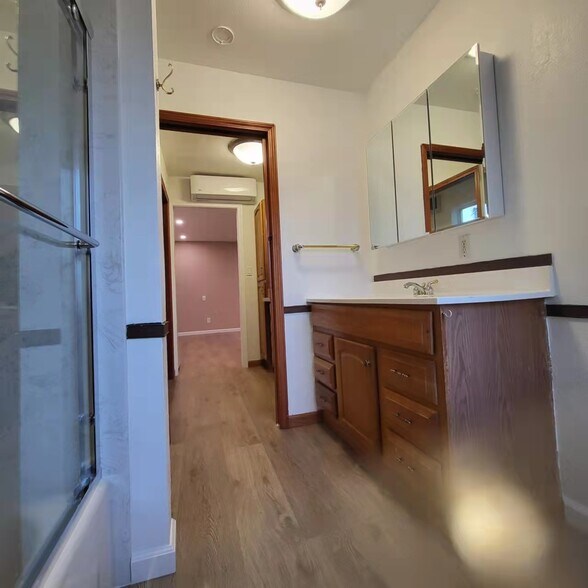 Building Photo - 1871 Peach Pl