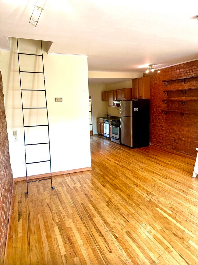 Building Photo - 421 E 119th St