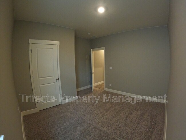 Building Photo - 1938 Raindrop Dr