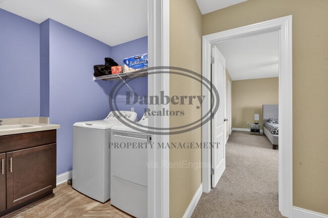 Building Photo - 24989 Reddington Ct