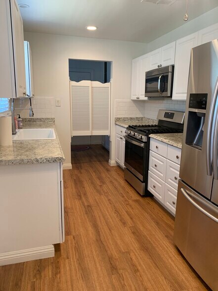 Building Photo - 2701 Truxtun Ave