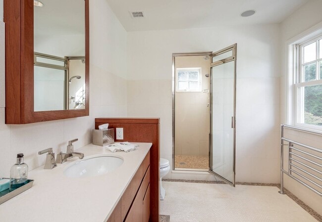 Building Photo - 63 Meadowmere Pl