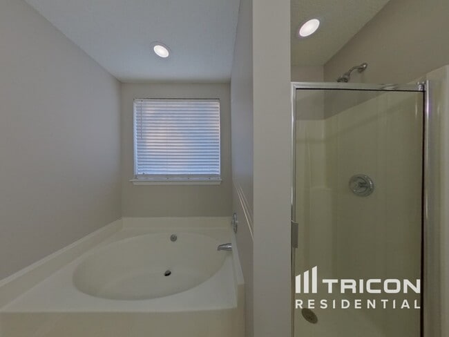 Building Photo - 2228 Meadecroft Rd