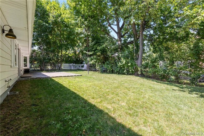 Building Photo - 17 Soundview Ave