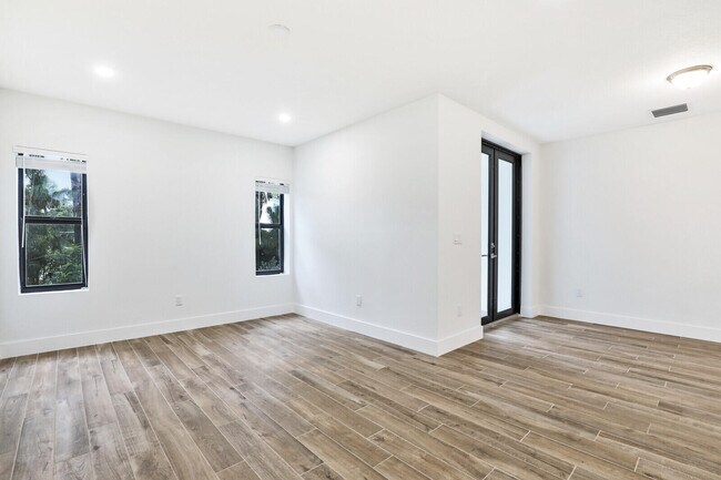 Building Photo - 395 Bella Sol Way