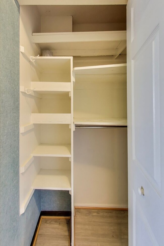 Building Photo - Sunny Studio in Downtown Rockville - ALL UTILITIES INCLUDED