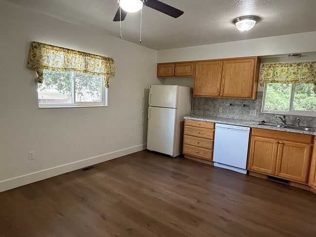Building Photo - 54 W Clearfield triplex