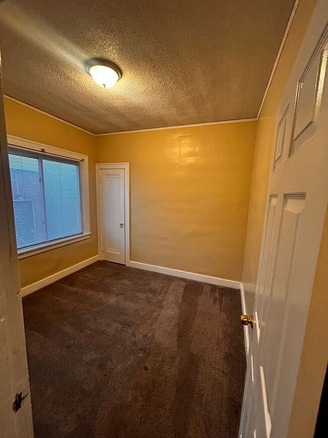 Building Photo - 3-bedroom located on Detroit's East side!