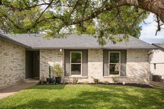 Building Photo - 304 Skyloop Dr