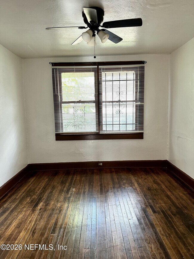 Building Photo - 1851 W 19th St
