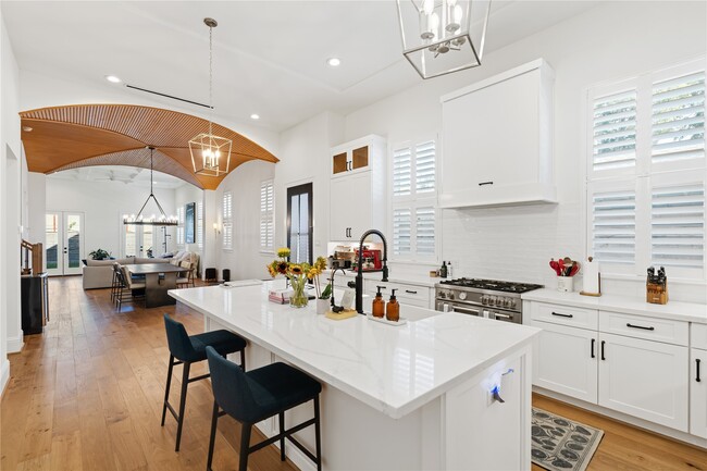 Building Photo - 531 W 27th St