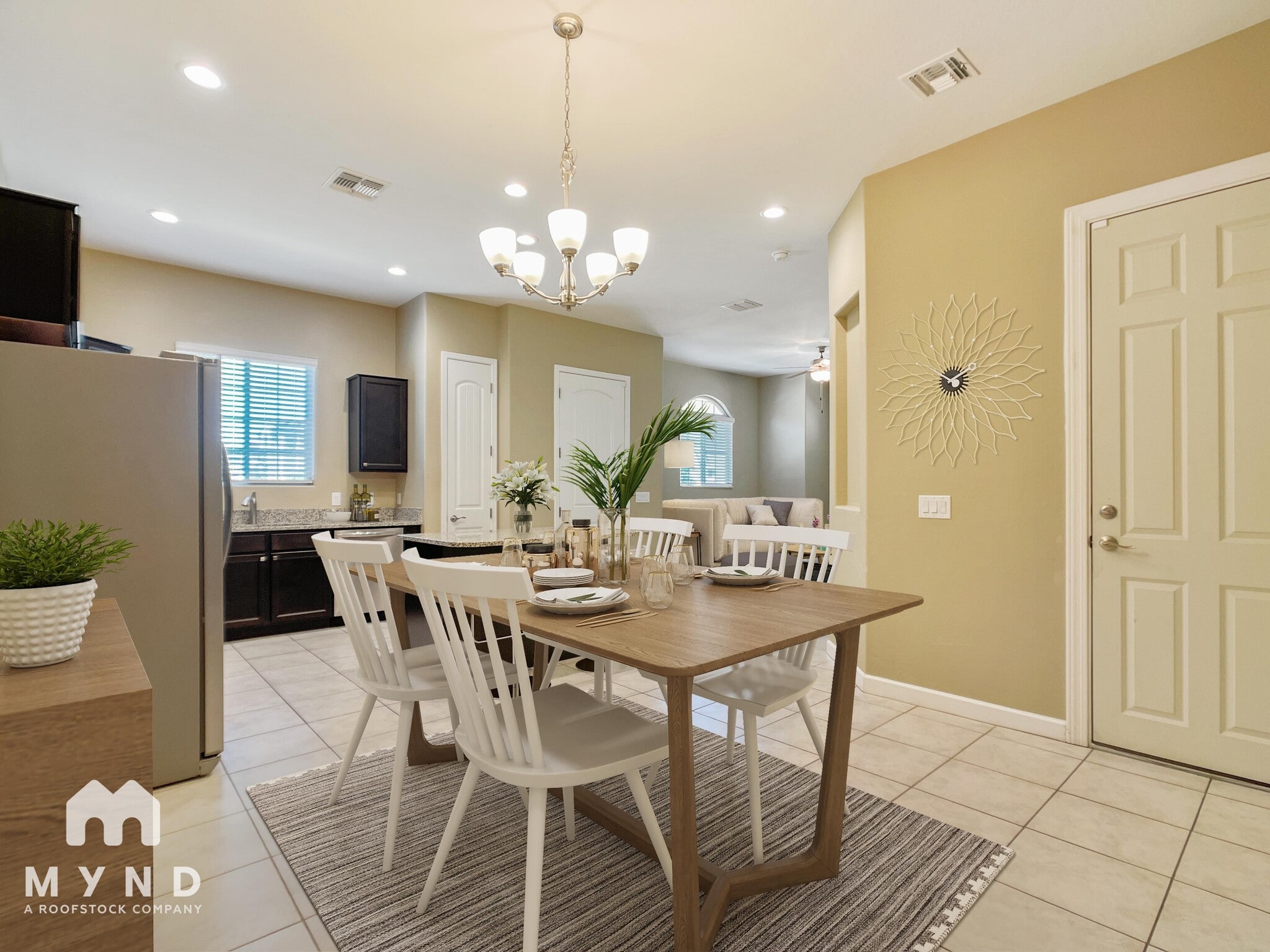 Building Photo - 1367 S Country Club Dr